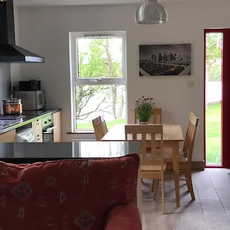 Lakeside Lookout Bantry Apartment *